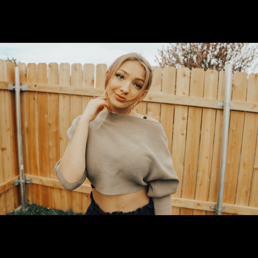 Soft and Stretchy Crop top Sweater